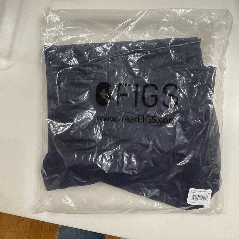 Figs NWT Livingston Navy Pant